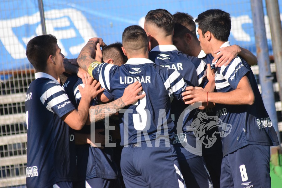 CON MAYORÍA DE PIBES VISITA A TALLERES
